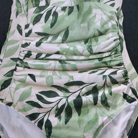 Nip Tuck Oasis Green Joanne Twist Front Women Green Leaf One Pc Swimsuit Sz 4 - Picture 2 of 7